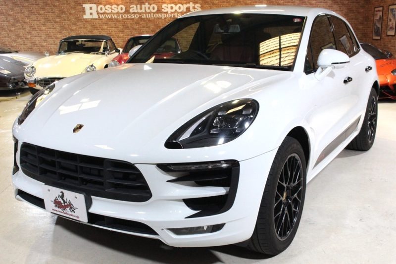 ポルシェ マカンGTS スポーツクロノPKG スポーツエキゾースト 赤革シート＆シートヒーター オプション20インチアルミ　SOLD OUT