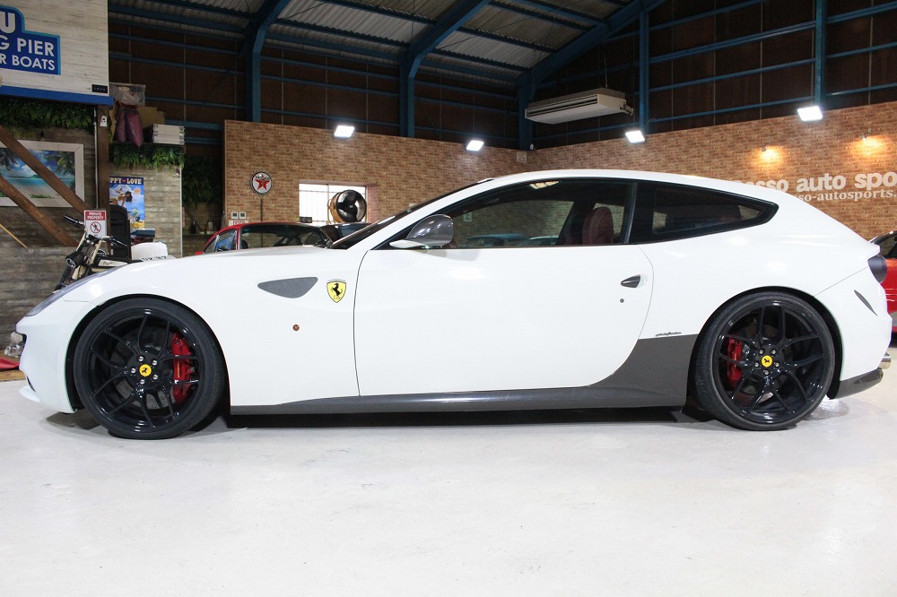 フェラーリ FF F1 DCT 4WD 中古並行車 フロントリフティング 赤革