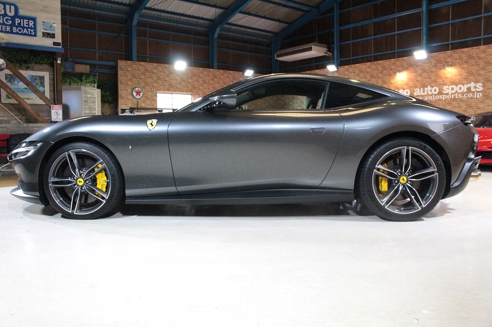 ローマ　保証書付き フェラーリローマ F1 DCT グリジオシルバーストーン 内装ベージュ 正規