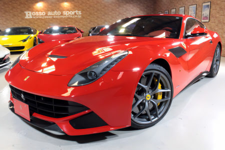 フェラーリ F12ベルリネッタ F1 DCT｜ロッソ・スクーデリア｜カーボンエンジンカバー｜デュアルカラーインテリア　￥ASK