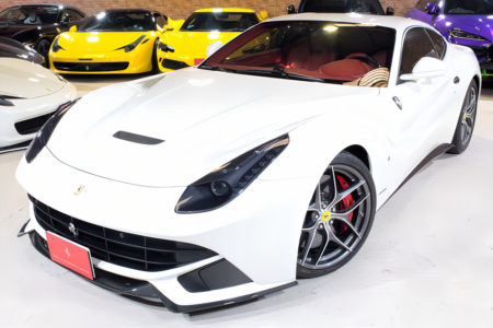 フェラーリ F12ベルリネッタ F1 DCT｜正規ディーラー車｜赤革インテリア｜カーボンステアリング　￥2980万
