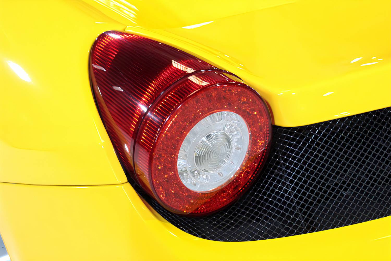 フェラーリ 458イタリア F1 DCT 左H │ジアッロモデナ│カーボンLED