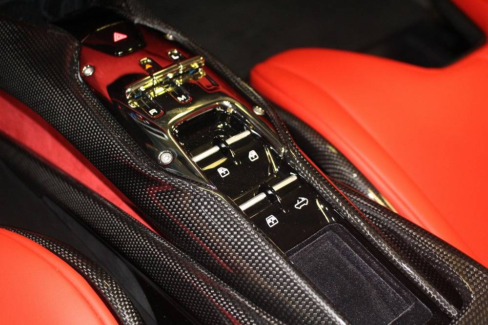 フェラーリ 296GTS アセット フィオラノパッケージ F1 DCT レーシング